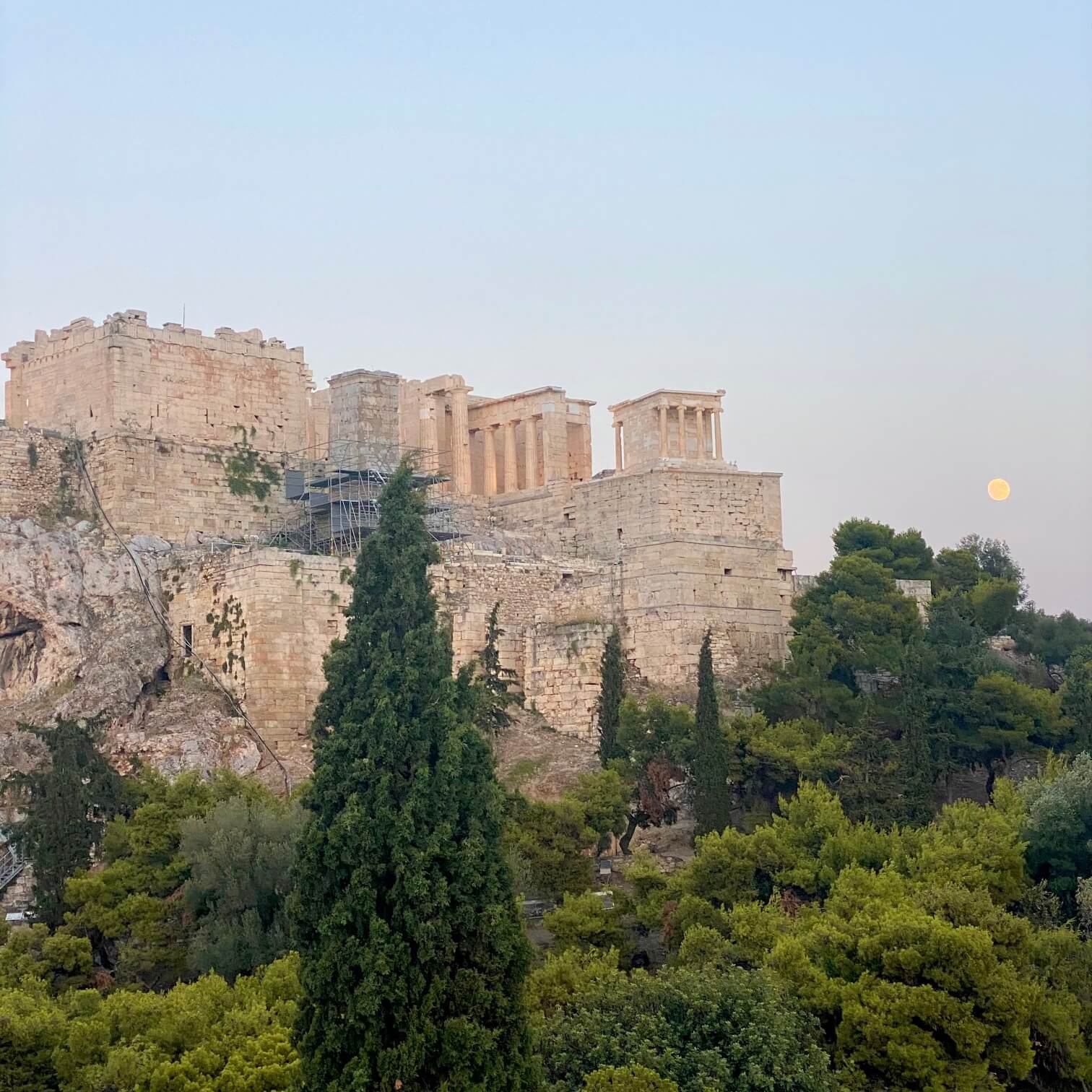 the Acropolis at sunset | Housesitting in Athens | bucketlistmylife.com